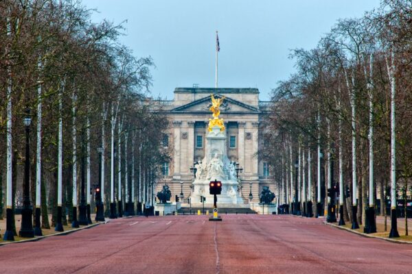 London with Transfer to/from Harwich – Full Day Tour
