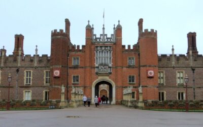 Hampton Court Palace by car from London – 4 Hour Tour