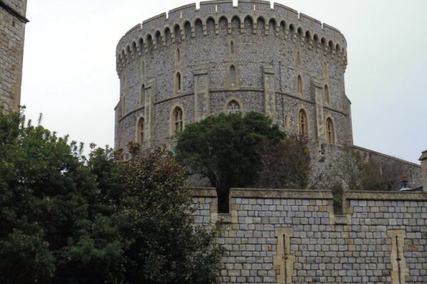 Windsor Castle & Highclere Castle – 10 hour tour