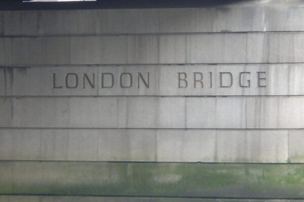 London with Transfer from Heathrow Airport – Half Day Tour