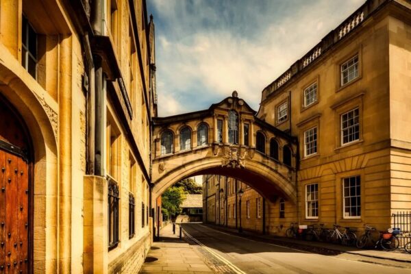 Oxford, Bampton & Highclere Castle – 10 hour tour