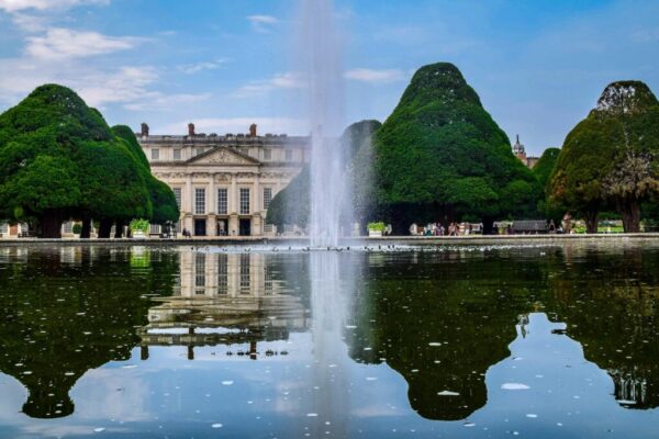 Hampton Court Palace and London by Car – 8 Hour Tour