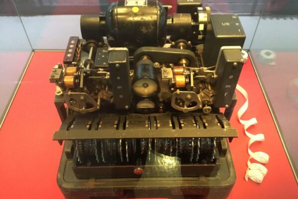 Oxford & Bletchley Park 10 hour tour