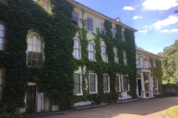 Down House & Leeds Castle – 9 Hour Tour