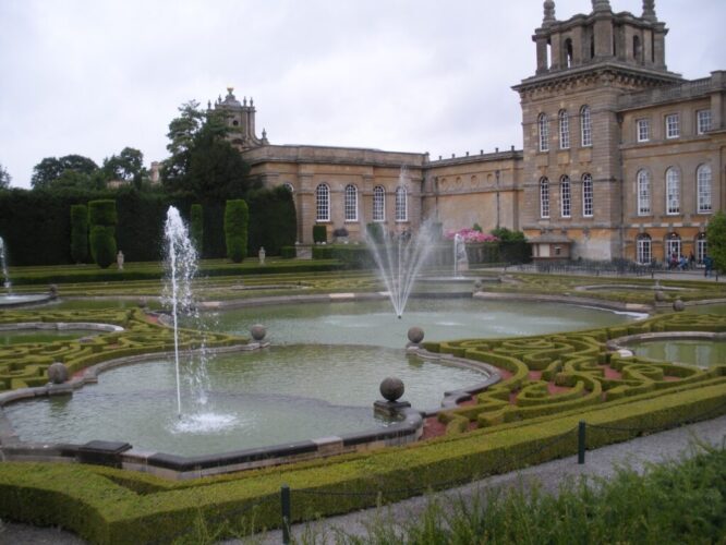 blenheim-112841_1920 blenheim-112841_1920