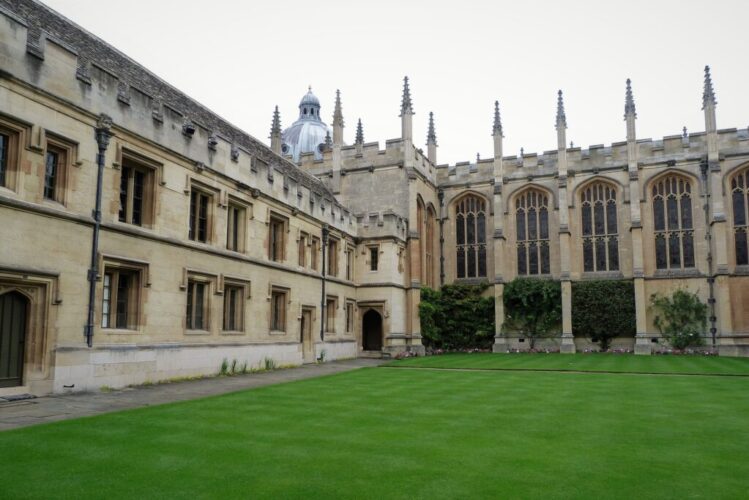 oxford-4755069_1920 oxford-4755069_1920